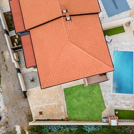 Fulia With Pool Casa vacanze