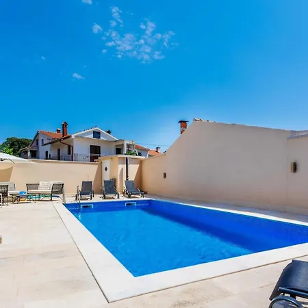 Casa vacanze Fulia With Pool