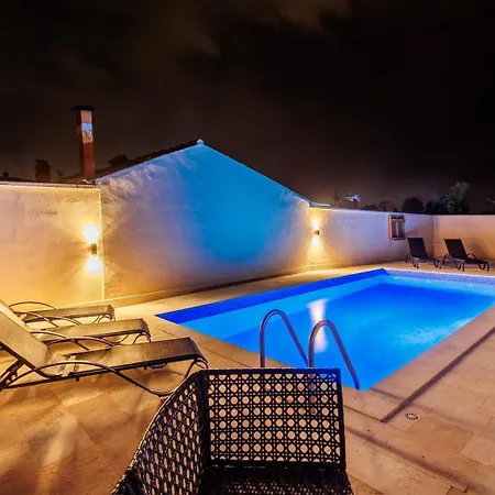 Casa vacanze Fulia With Pool *